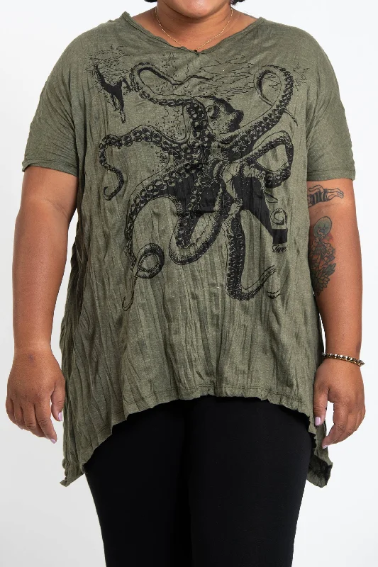 Womens Octopus Loose V Neck T-Shirt in Green